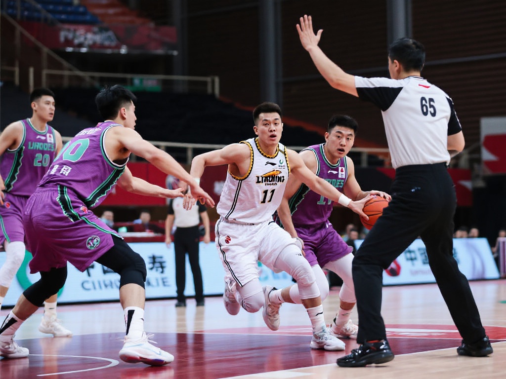 辽宁对阵山东半场72分钟，33次犯规引热议